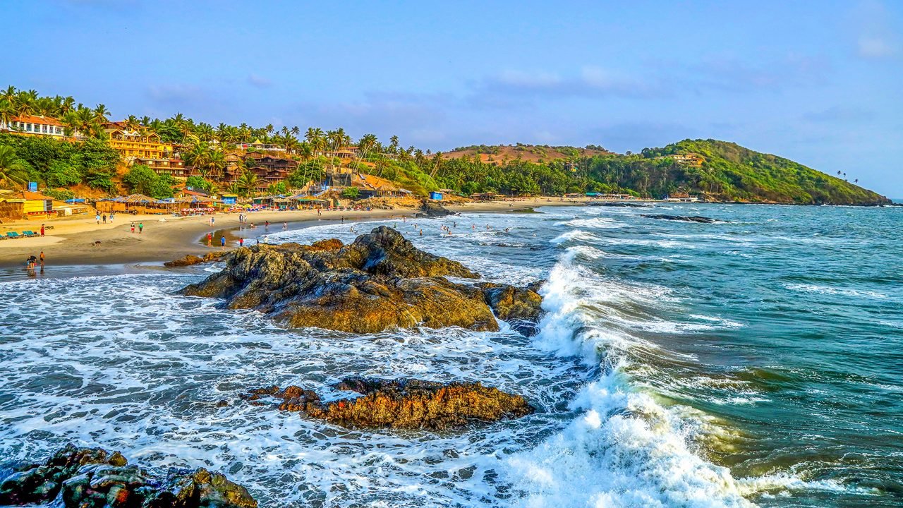 Luxuryus 17 Seater Urbania on rent pune to Goa